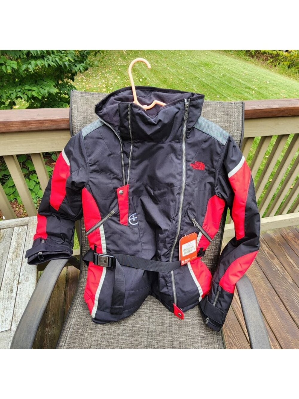 NEW The North Face Vixen Womens Steep Tech 550 Jacket Medium Red Black Vintage